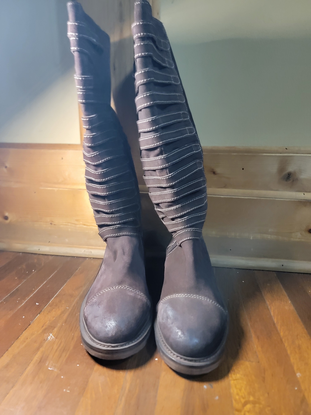 Women's Knee-High Brown Layered Shaft Boots